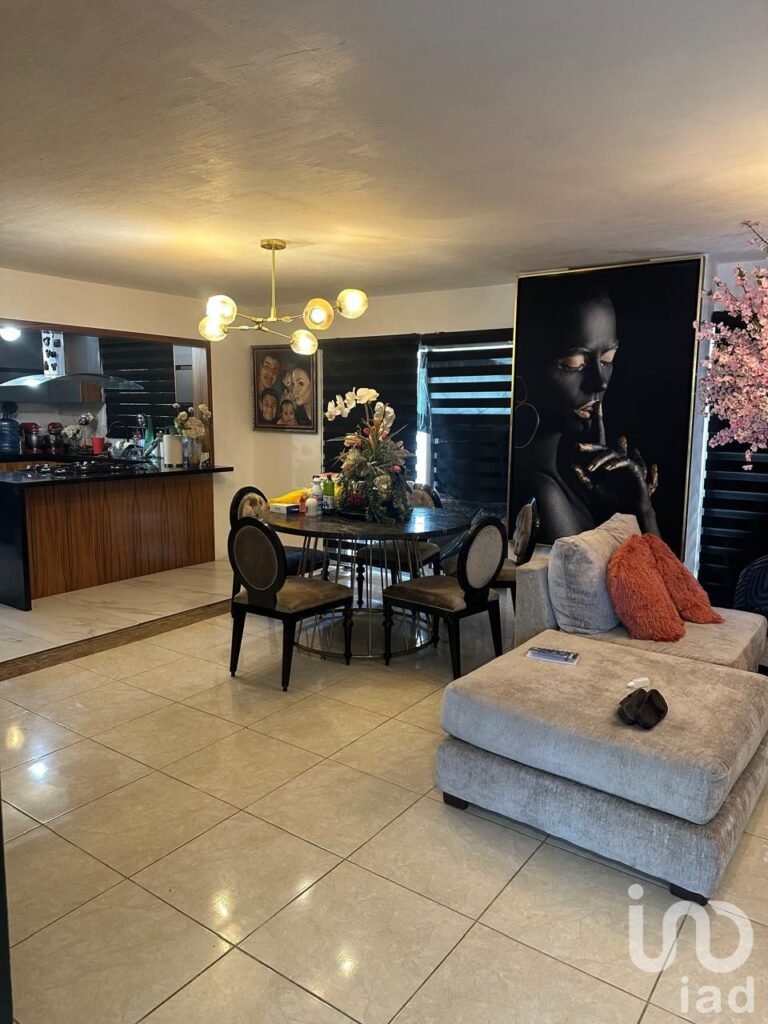 SE VENDE CASA EN LA SEGUNDA SECCION DE BUGAMBILIAS EN ZAPOPAN JALISCO