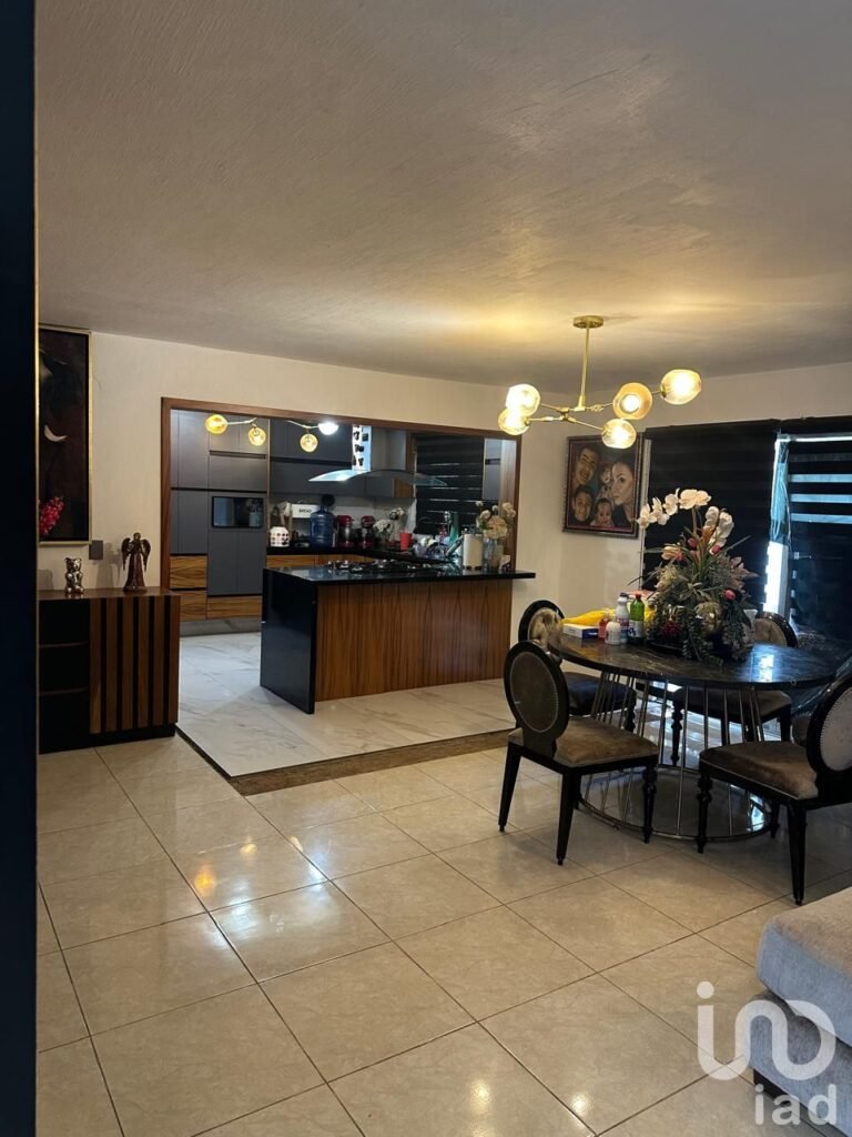 SE VENDE CASA EN LA SEGUNDA SECCION DE BUGAMBILIAS EN ZAPOPAN JALISCO