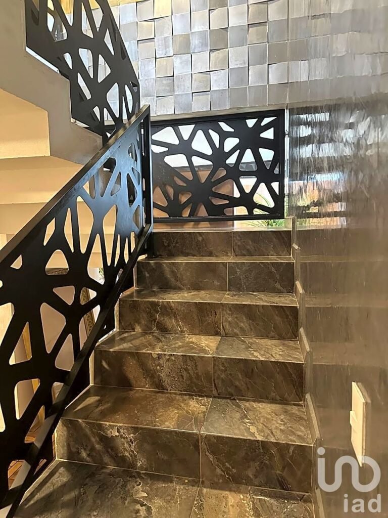 SE VENDE CASA EN LA SEGUNDA SECCION DE BUGAMBILIAS EN ZAPOPAN JALISCO