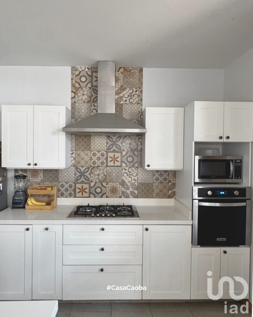VENTA DE CASA  CON 4 HABITACIONES, ZONA ZEREZOTLA