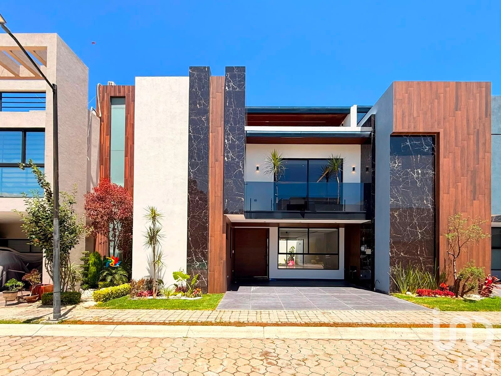 RESIDENCIA DE LUJO EN VENTA EN LOMAS DE ANGELOPOLIS