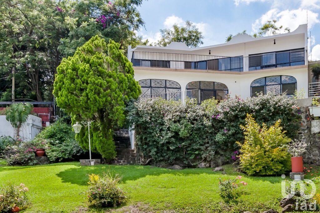 Casa en venta en Zona Norte de Cuernavaca amplios jardines