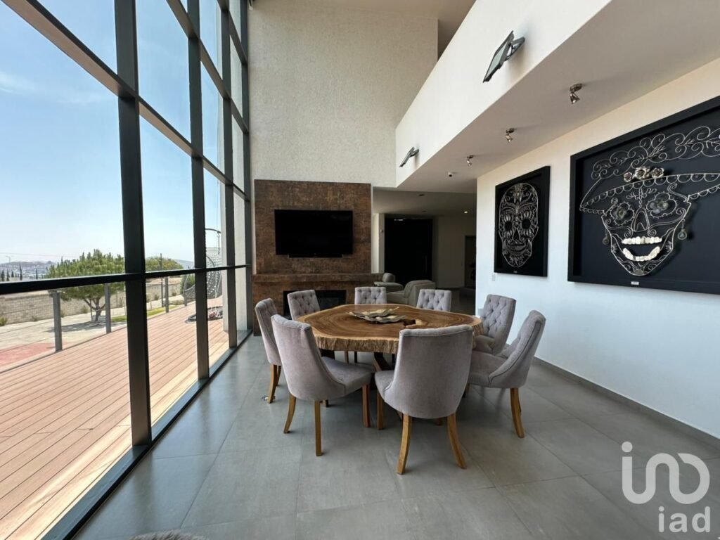 CASA MODERNA, CON ACABADOS DE LUJO EN VENTA DENTRO DE COTO EN BUGAMBILIAS SEGUNDA SECCION