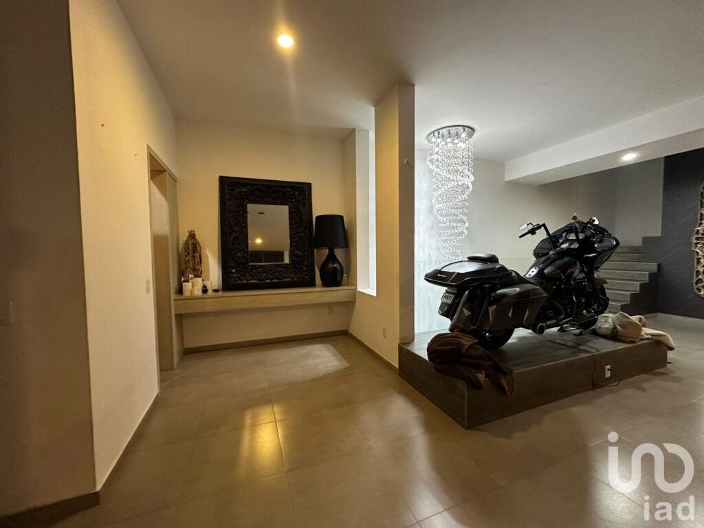 CASA MODERNA, CON ACABADOS DE LUJO EN VENTA DENTRO DE COTO EN BUGAMBILIAS SEGUNDA SECCION
