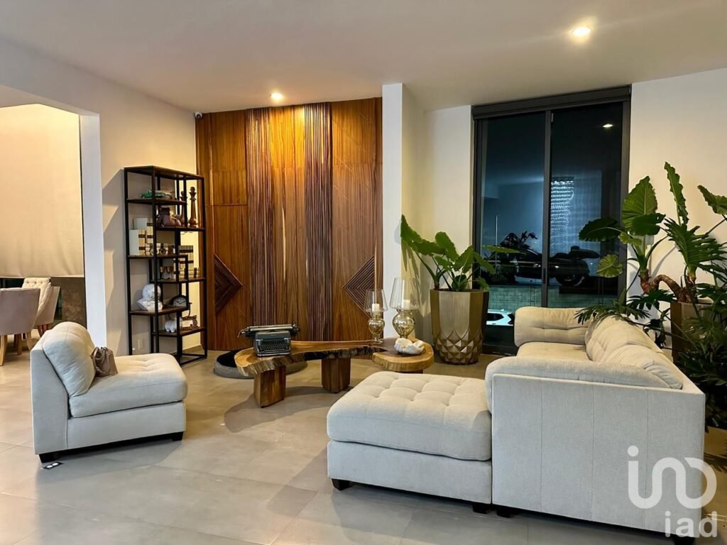 CASA MODERNA, CON ACABADOS DE LUJO EN VENTA DENTRO DE COTO EN BUGAMBILIAS SEGUNDA SECCION