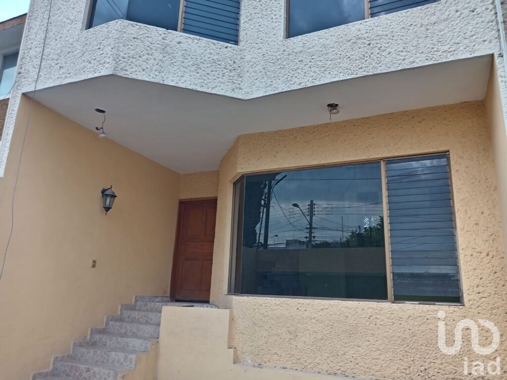 Casa en venta con excelente ubicación y potencial de uso comercial, cerca de Av. Zaragoza