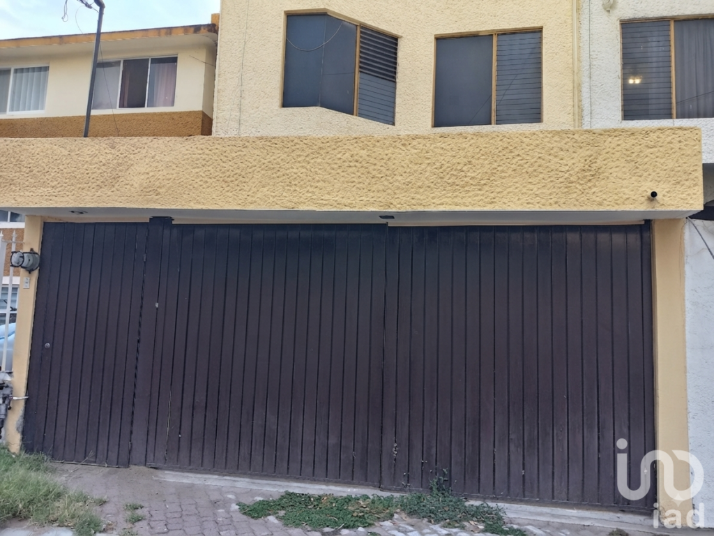 Casa en venta con excelente ubicación y potencial de uso comercial, cerca de Av. Zaragoza