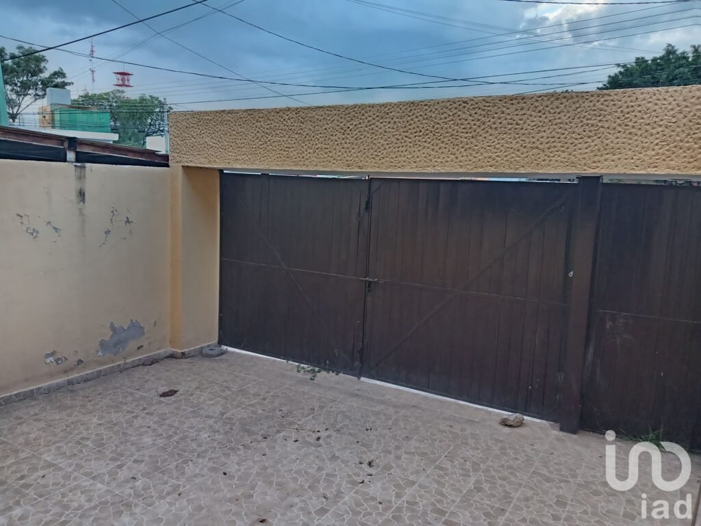 Casa en venta con excelente ubicación y potencial de uso comercial, cerca de Av. Zaragoza