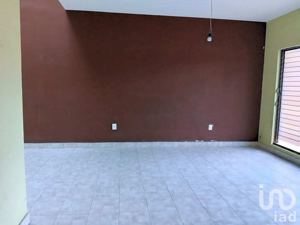 Casa en venta con excelente ubicación y potencial de uso comercial, cerca de Av. Zaragoza