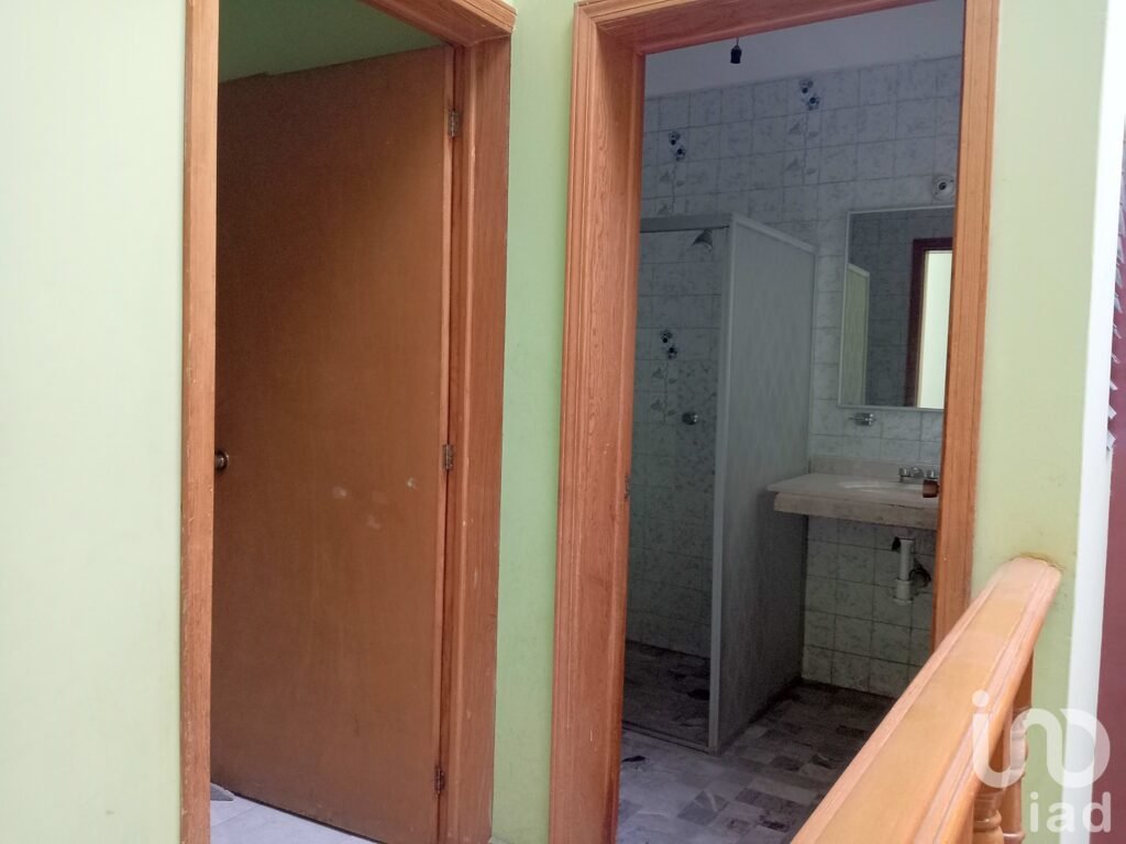 Casa en venta con excelente ubicación y potencial de uso comercial, cerca de Av. Zaragoza