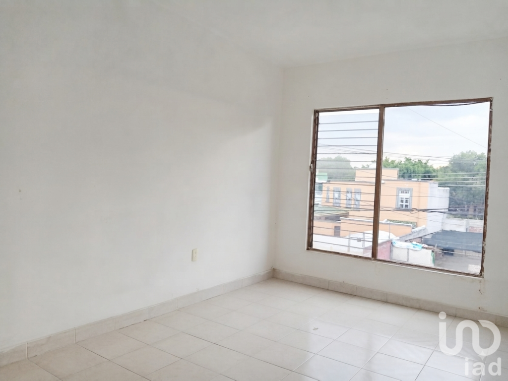 Casa en venta con excelente ubicación y potencial de uso comercial, cerca de Av. Zaragoza