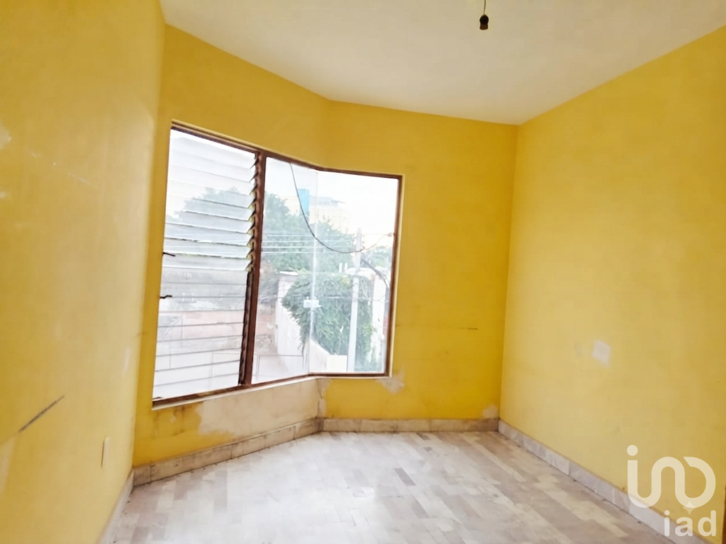 Casa en venta con excelente ubicación y potencial de uso comercial, cerca de Av. Zaragoza