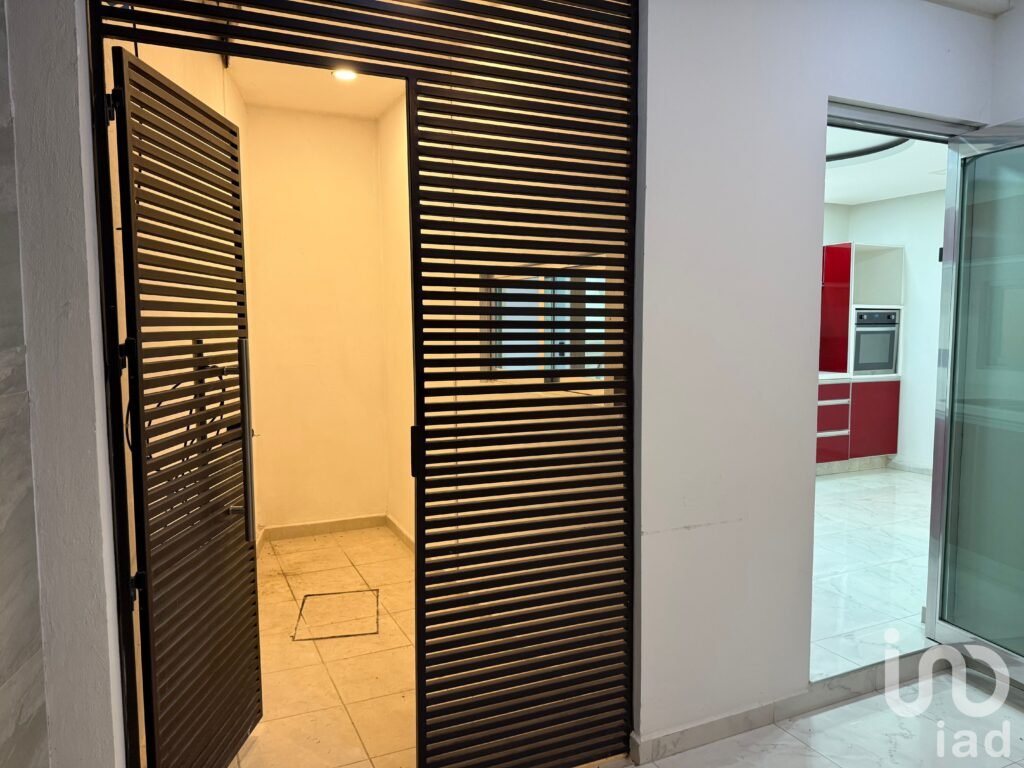 CASA DE LUJO EN ZONA PLATEADA EN RENTA