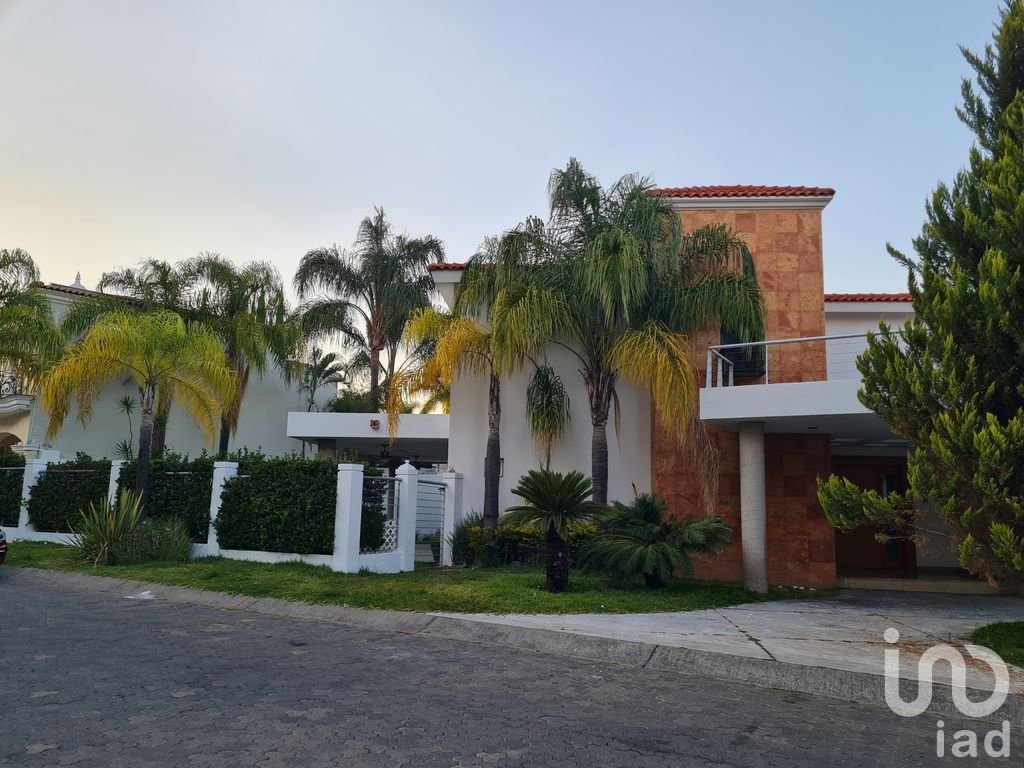 Casa en Renta en Fracc. Puerta De Hierro Zapopan