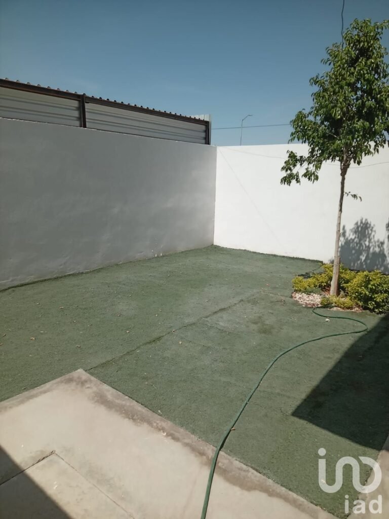 Casa sobre avenida pricipal y en cerrada en la ciudad de Torreón