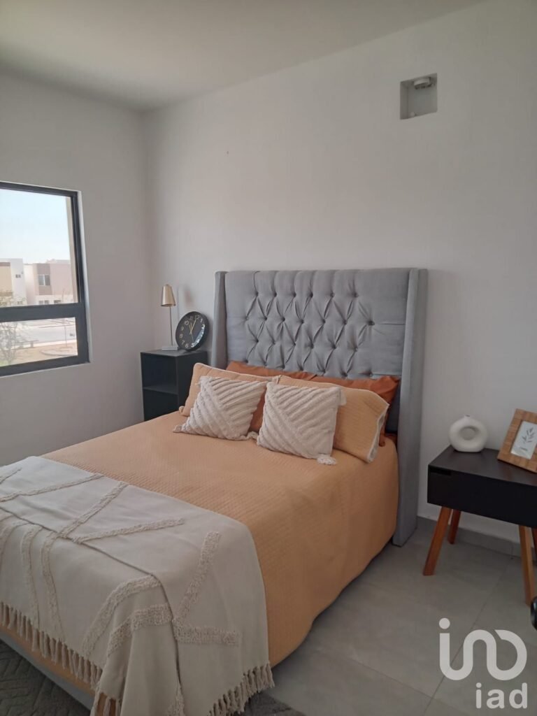 Casa sobre avenida pricipal y en cerrada en la ciudad de Torreón