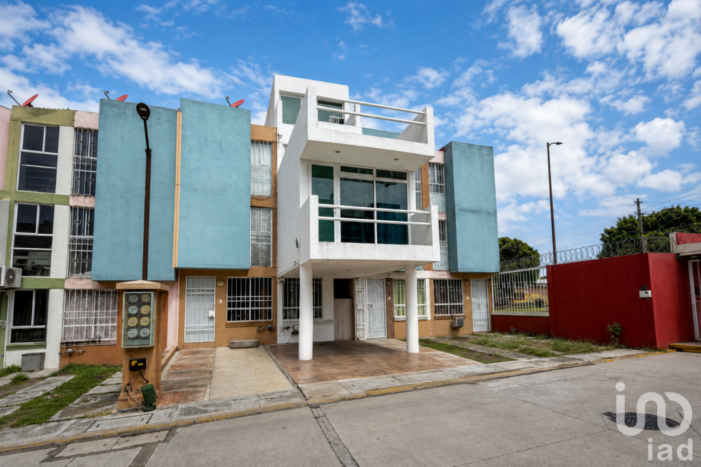 A LA VENTA CASA AMPLIA EN LOS HEROES DE PUEBLA