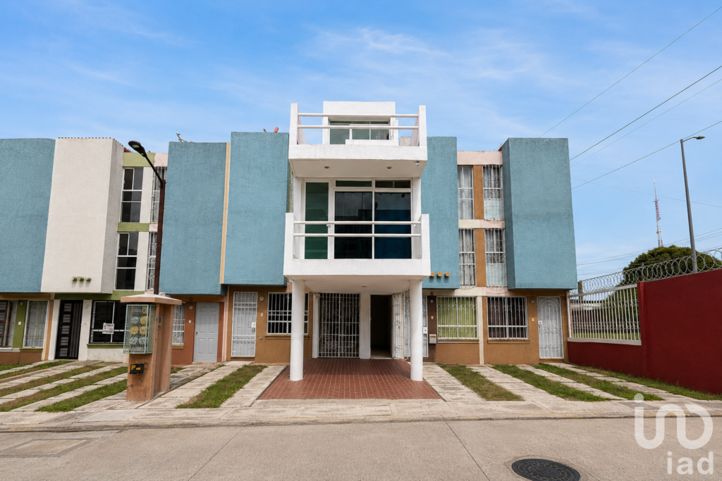 A LA VENTA CASA AMPLIA EN LOS HEROES DE PUEBLA