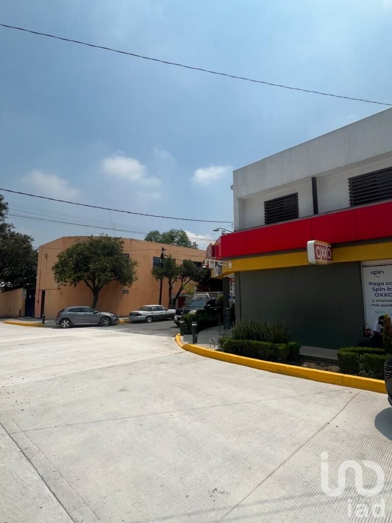 Renta Local en esquina Av. Viveros de Atizapan, EdoMex
