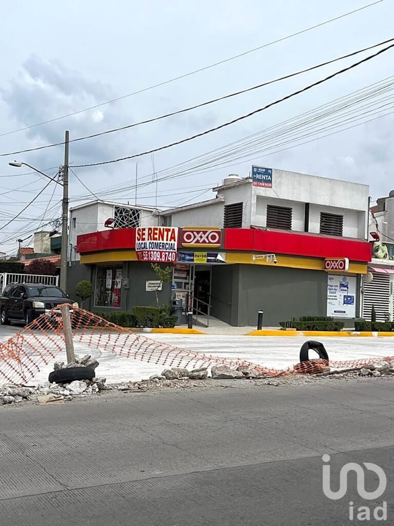 Renta Local en esquina Av. Viveros de Atizapan, EdoMex