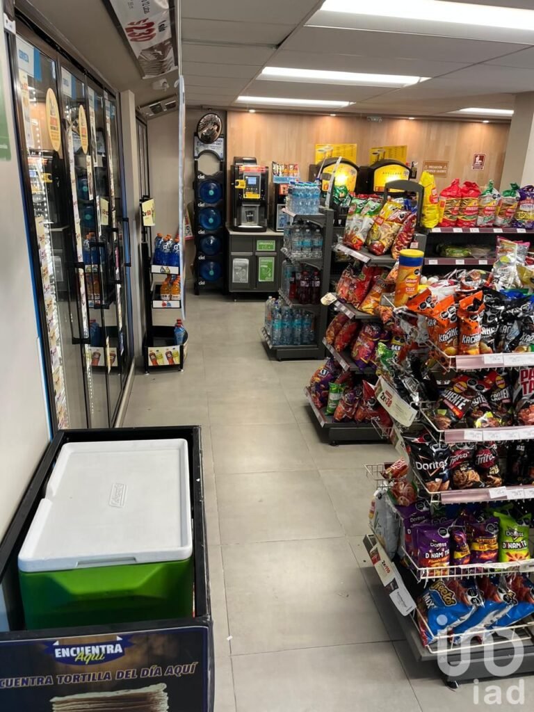 Renta Local en esquina Av. Viveros de Atizapan, EdoMex