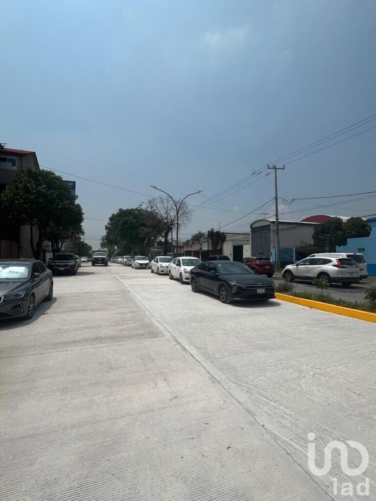Renta Local en esquina Av. Viveros de Atizapan, EdoMex