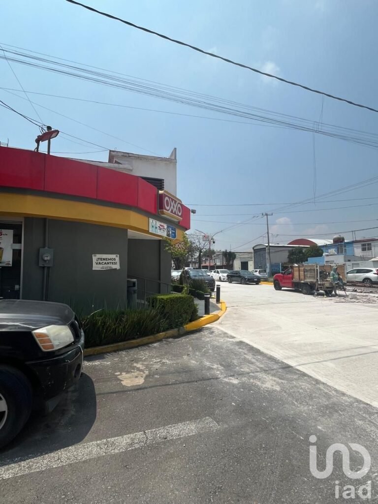 Renta Local en esquina Av. Viveros de Atizapan, EdoMex