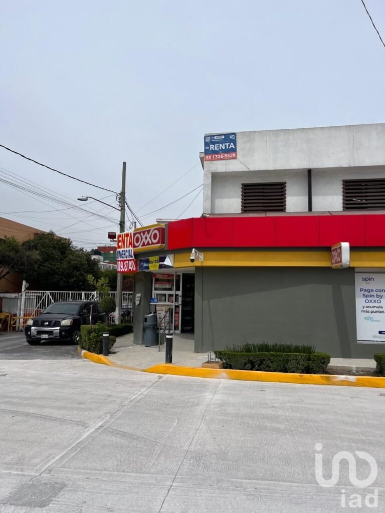 Renta Local en esquina Av. Viveros de Atizapan, EdoMex