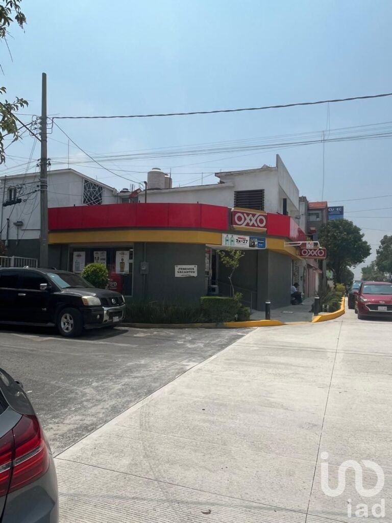Renta Local en esquina Av. Viveros de Atizapan, EdoMex