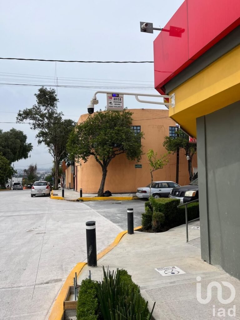 Renta Local en esquina Av. Viveros de Atizapan, EdoMex