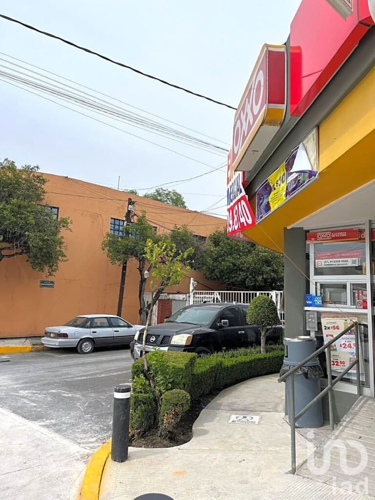 Renta Local en esquina Av. Viveros de Atizapan, EdoMex