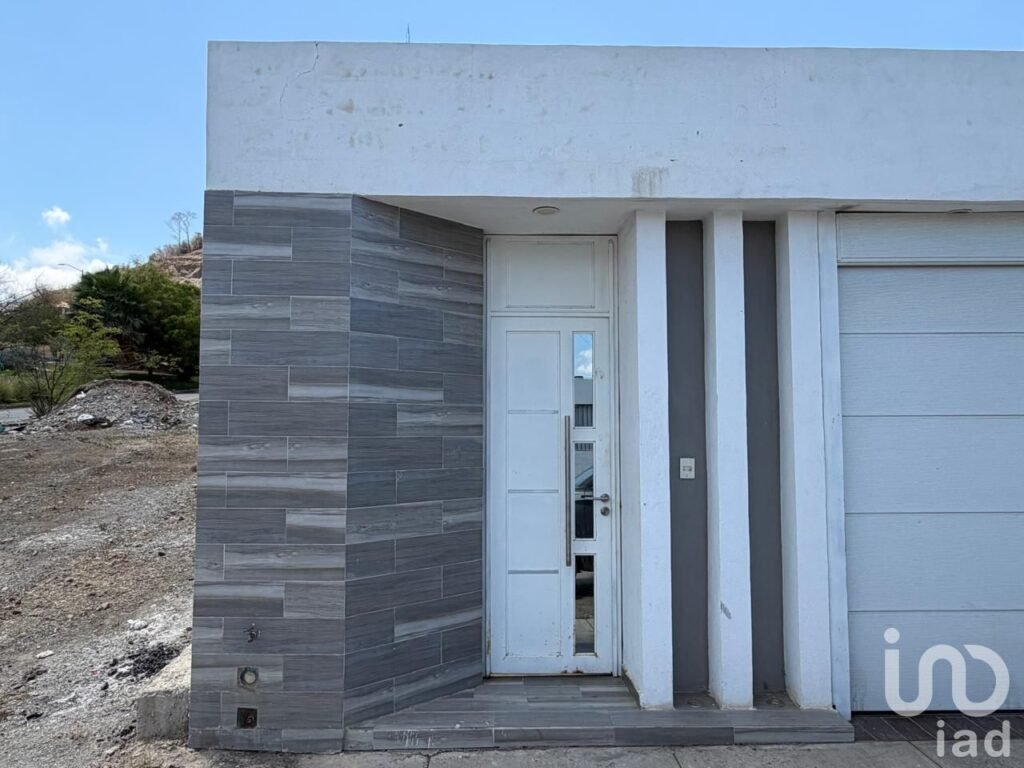 CASA EN VENTA FRACCIONAMIENTO MONTE VERDE MAZATLAN
