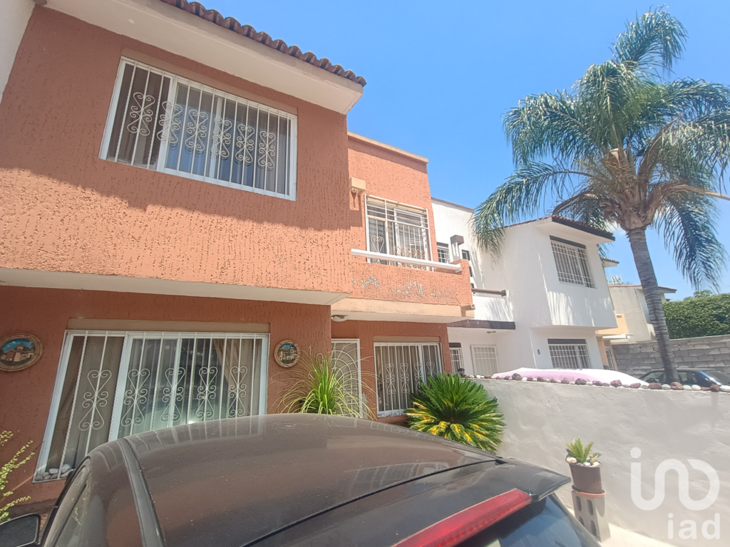 Casa en Priv. de Tzumpantli 10, Fracc. Santuarios del Cerrito, Cp 76900, Corregidora, Quéretaro