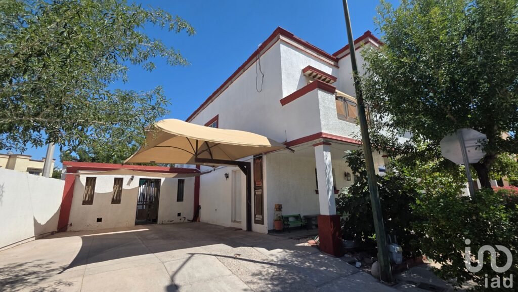 CASA EN ESQUINA CON TERRENO EXCEDENTE, SECTOR LA MISIONES, CD JUAREZ, CHIH