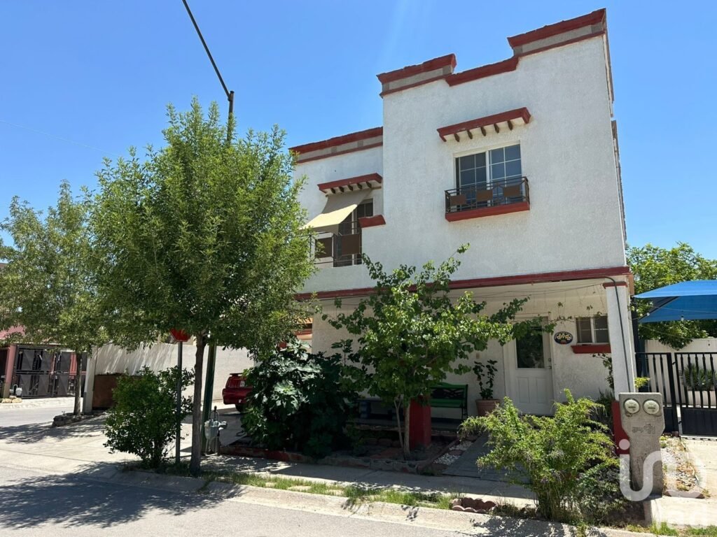 CASA EN ESQUINA CON TERRENO EXCEDENTE, SECTOR LA MISIONES, CD JUAREZ, CHIH