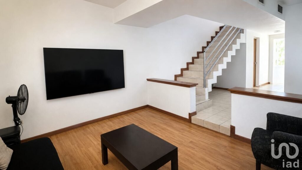 CASA EN ESQUINA CON TERRENO EXCEDENTE, SECTOR LA MISIONES, CD JUAREZ, CHIH