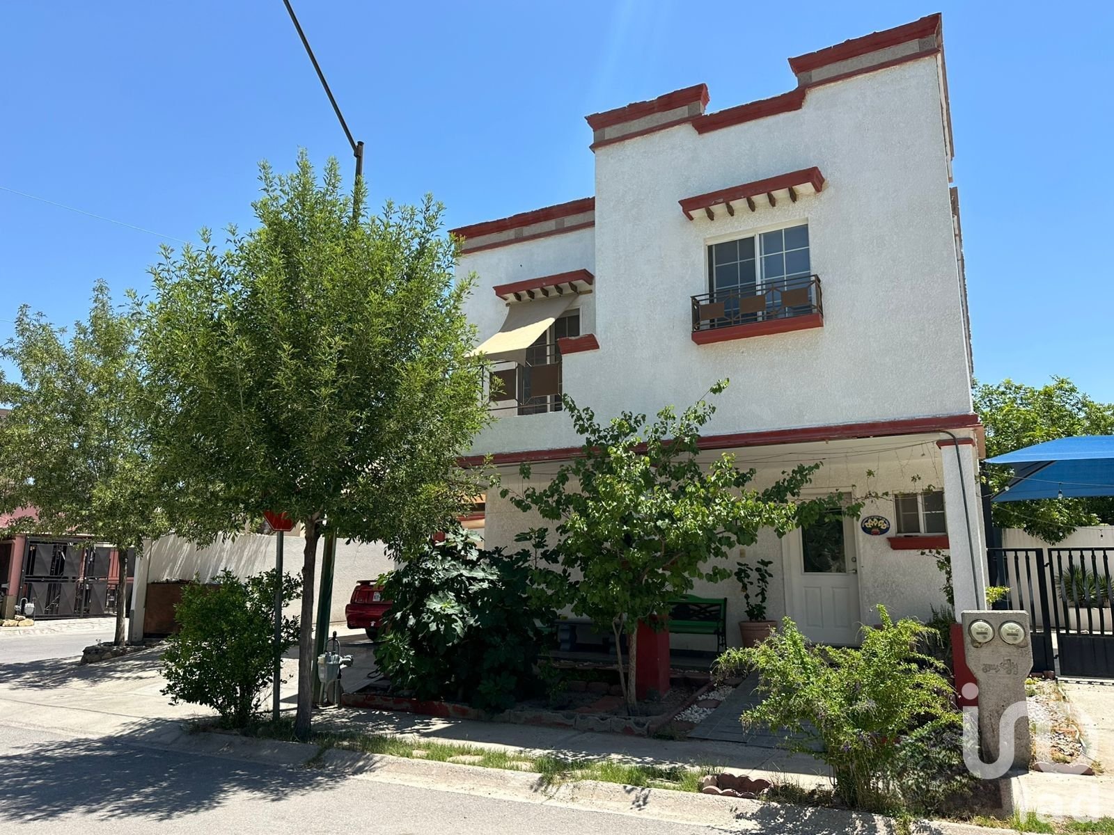 CASA EN ESQUINA CON TERRENO EXCEDENTE, SECTOR LA MISIONES, CD JUAREZ, CHIH CASA EN ESQUINA CON TERRENO EXCEDENTE, SECTOR LA MISIONES, CD JUAREZ, CHIH