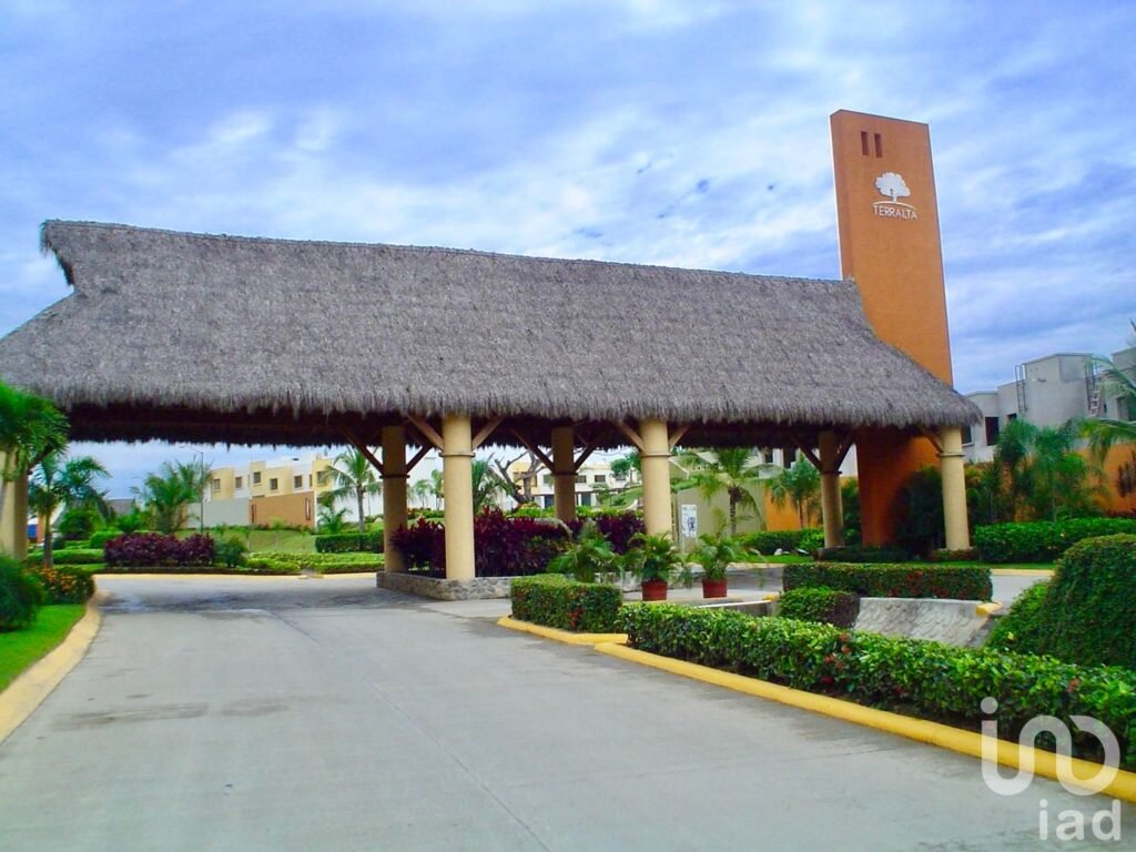 Casa en Renta en Residencial en Terralta, Bucerias Nayarit, seguridad privada y cercanía a la playa.