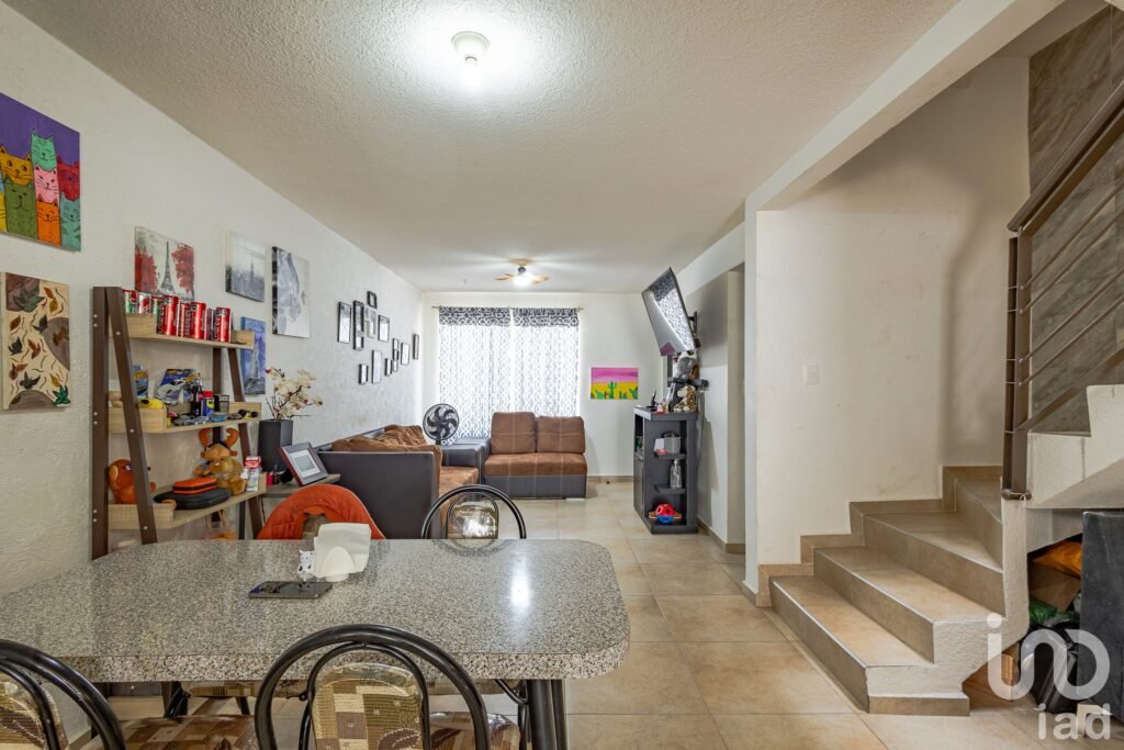 CASA EN VENTA EN LOS HEROES CHALCO