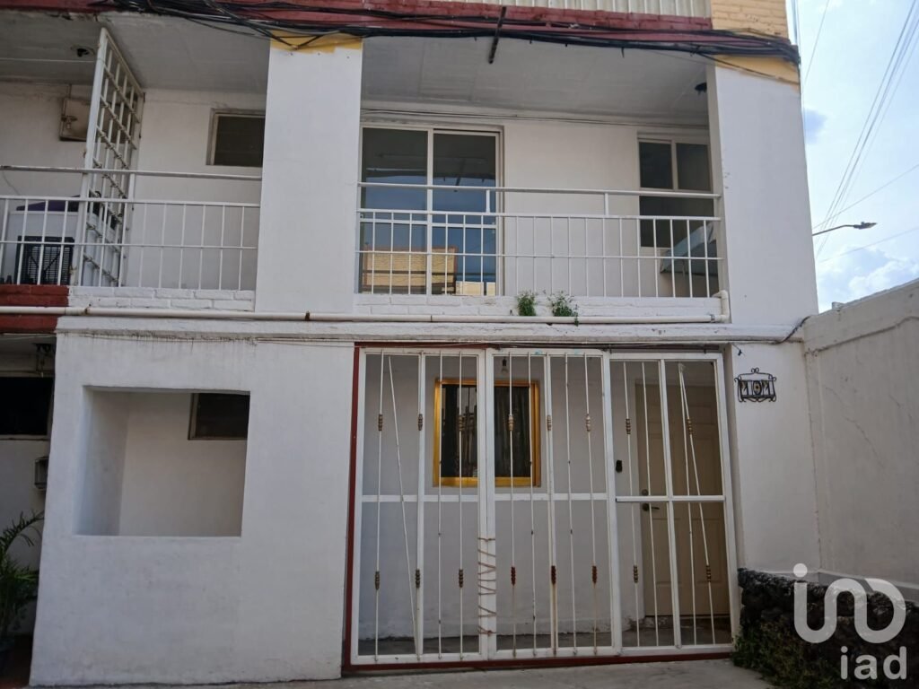 DEPARTAMENTO EN VENTA EN CALLE SECRETARIA DEL TRABAJO # 211 COLONIA CUATRO ARBOLES
