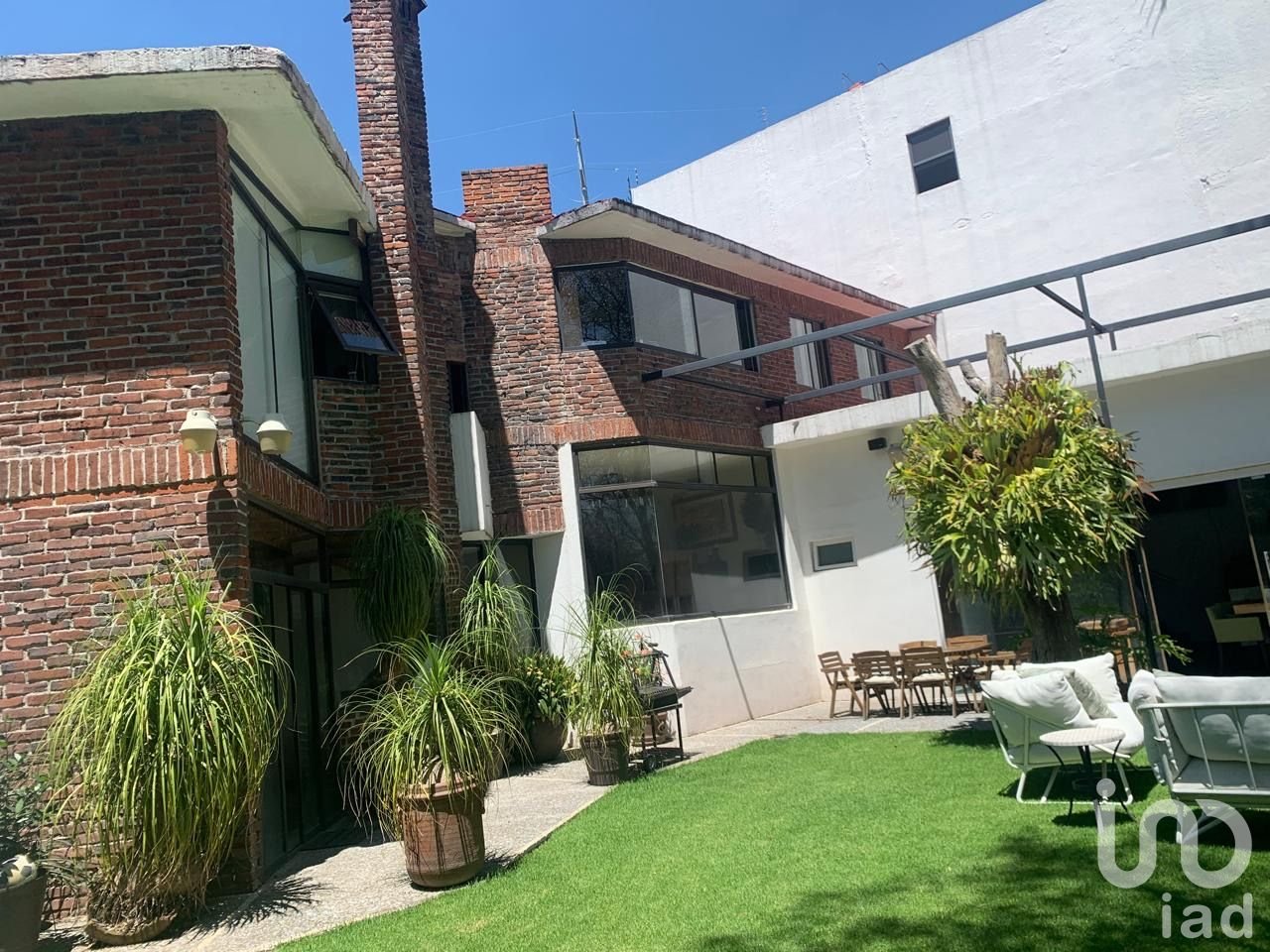 Se vende casa con amplio jardín en Bosques de las Lomas, alcaldía Cuajimalpa de Morelos Se vende casa con amplio jardín en Bosques de las Lomas, alcaldía Cuajimalpa de Morelos