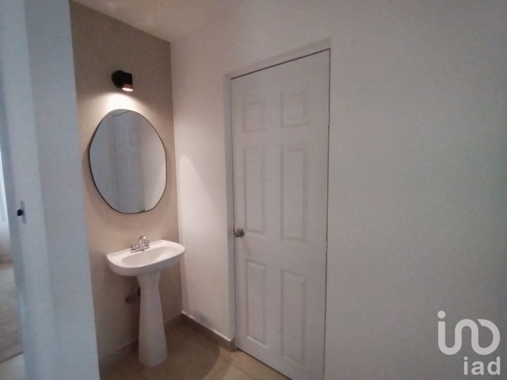 CASA EN CERRADA DE 3 RECAMARAS Y 2 BAÑOS Y MEDIO CON ACCESO CONTROLADO