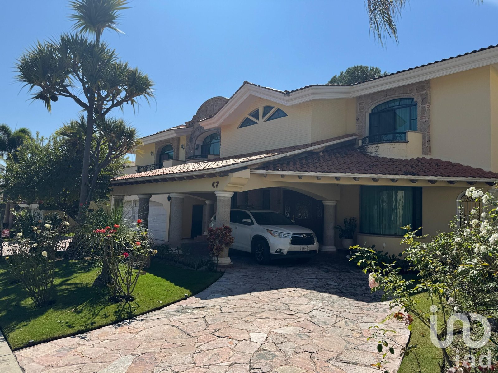 SE VENDE CASA EN EXCLUSIVO FRACCIONAMIENTO DE AZALEAS EN ZAPOPAN JALISCO