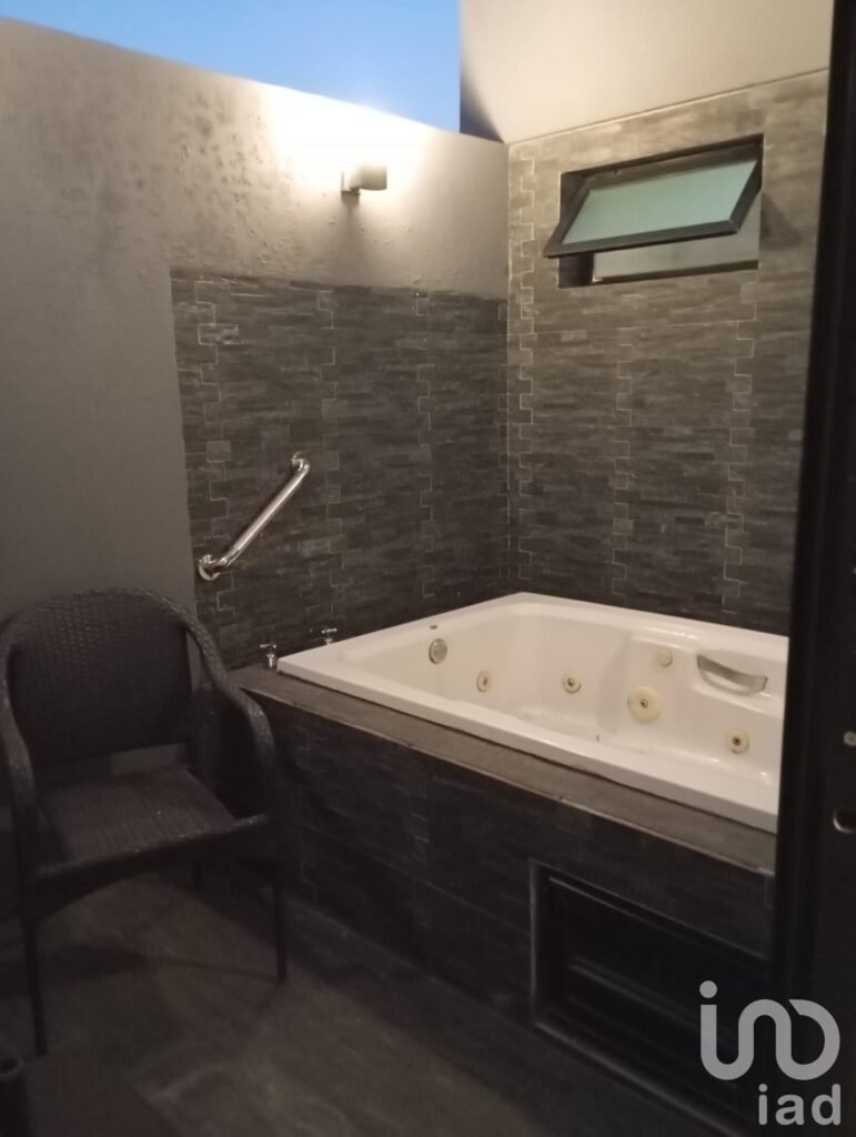 SE VENDE CASA EN BUGAMBILIAS DENTRO DE COTO AZALEAS EN ZAPOPAN JALISCO
