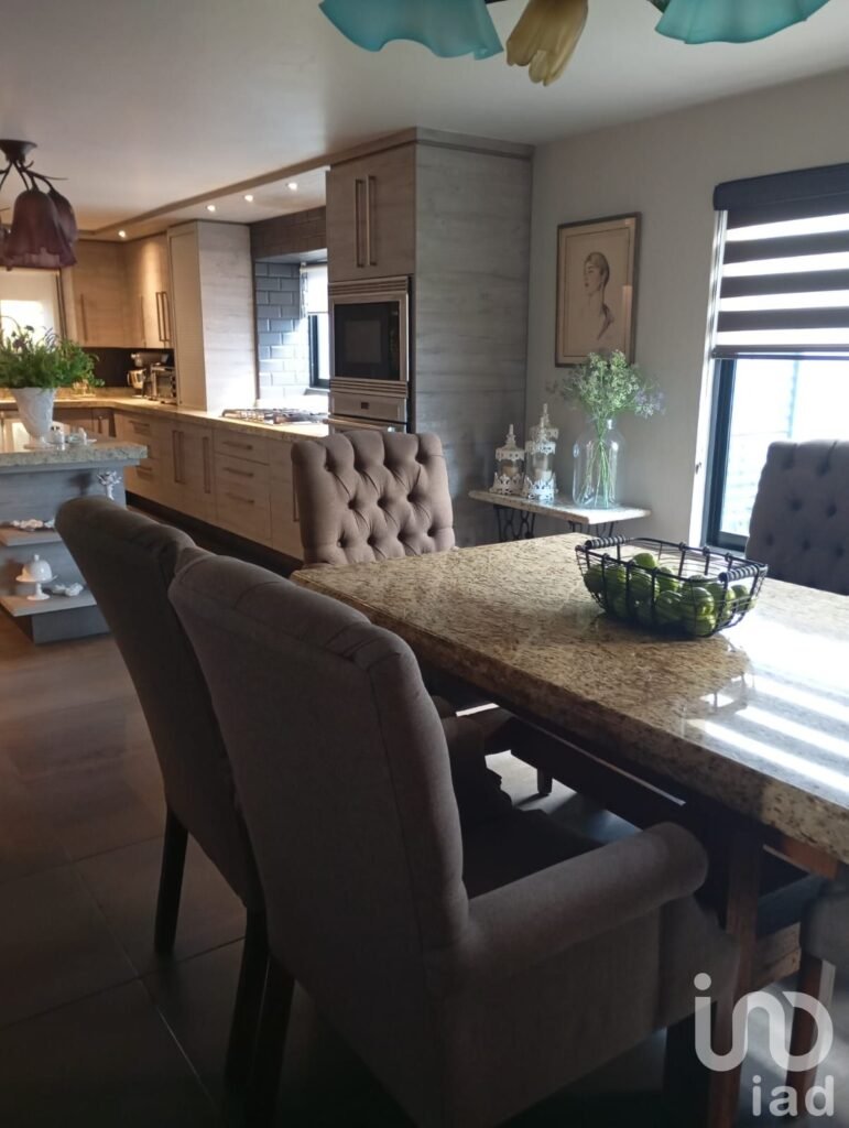 SE VENDE CASA EN BUGAMBILIAS DENTRO DE COTO AZALEAS EN ZAPOPAN JALISCO