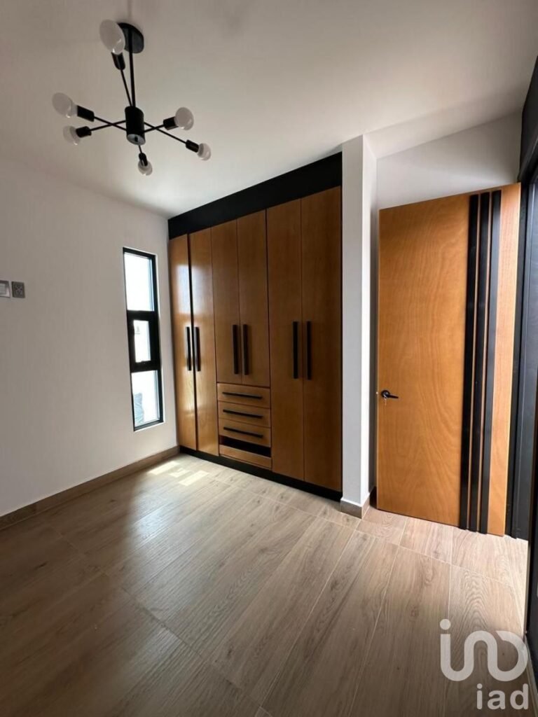 SE VENDE CASA EN CIUDAD MADERAS QUERETARO, TARAY ROYAL CLUB