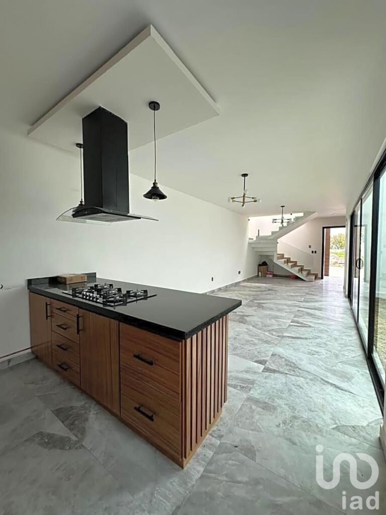 SE VENDE CASA EN CIUDAD MADERAS QUERETARO, TARAY ROYAL CLUB