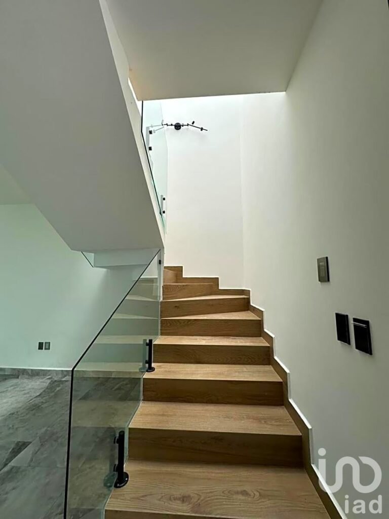 SE VENDE CASA EN CIUDAD MADERAS QUERETARO, TARAY ROYAL CLUB