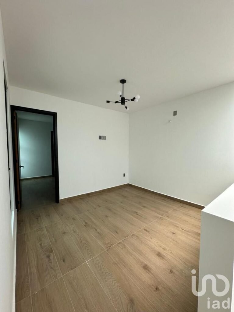 SE VENDE CASA EN CIUDAD MADERAS QUERETARO, TARAY ROYAL CLUB