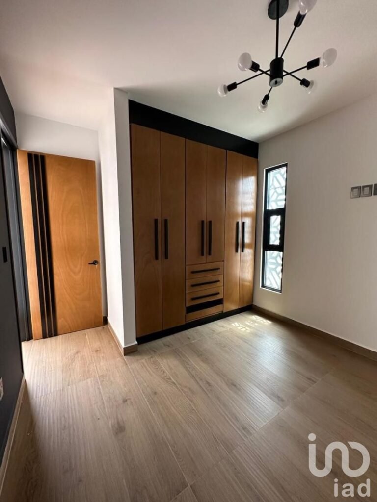 SE VENDE CASA EN CIUDAD MADERAS QUERETARO, TARAY ROYAL CLUB
